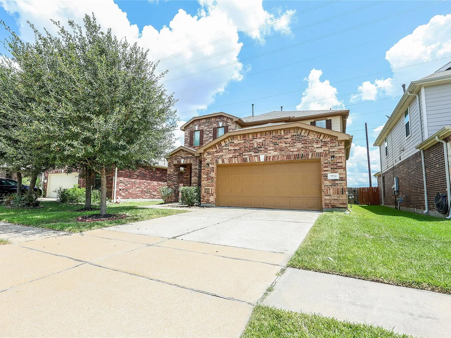 4 bed, 3.0 bath, 2696 sqft, $2,390 — Photo 2