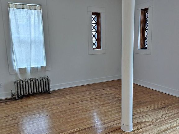 5th image of 1721 University Ave SE