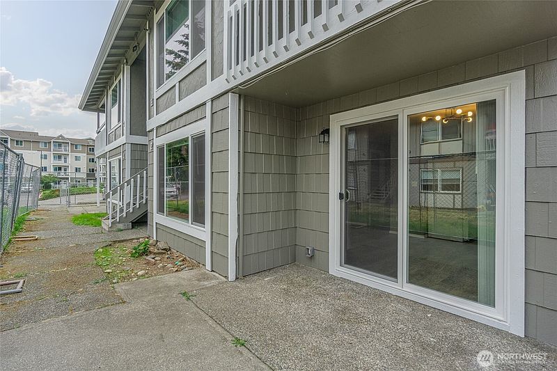 4th image of 4028 S Lawrence Street