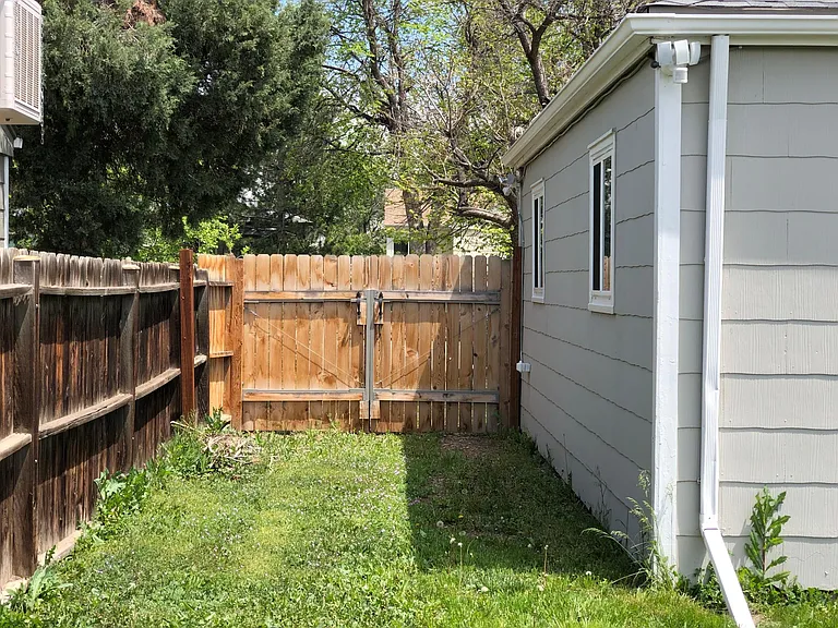 1725 Lansing St — Photo 38