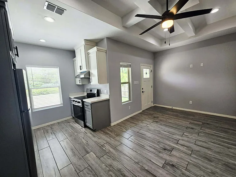 1205 W Garfield St — Photo 3