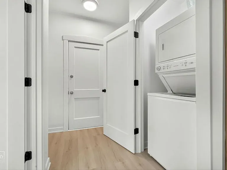2139 W Lunt — Photo 44