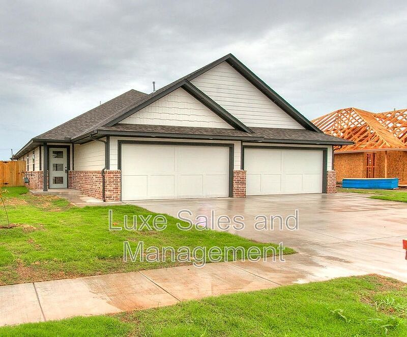 1st image of 8002 NW 105th Ter