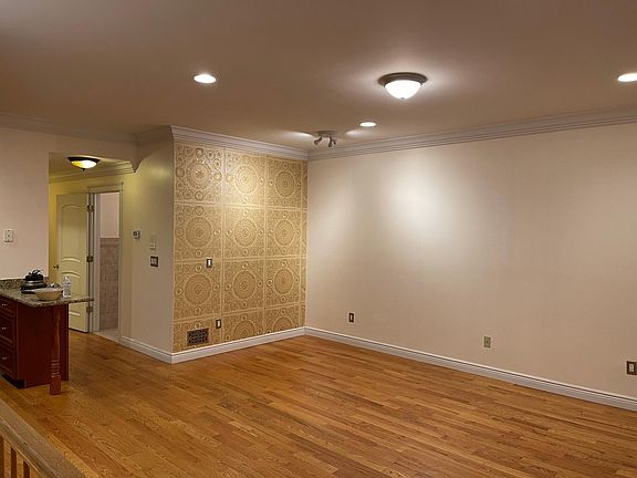 4th image of 8784 Bay 16 St #1
