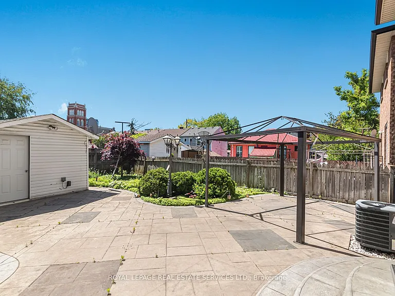 206 Bay St N — Photo 25