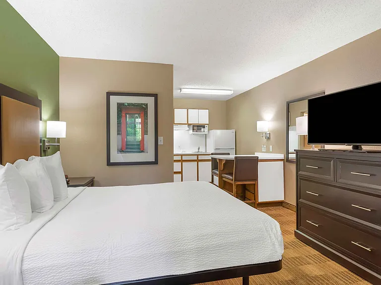 Studio Suite - 1 Queen Bed
