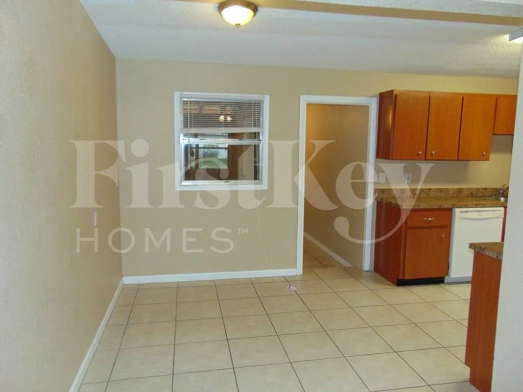 4 bed, 2.0 bath, 1238 sqft, $2,275 — Photo 4
