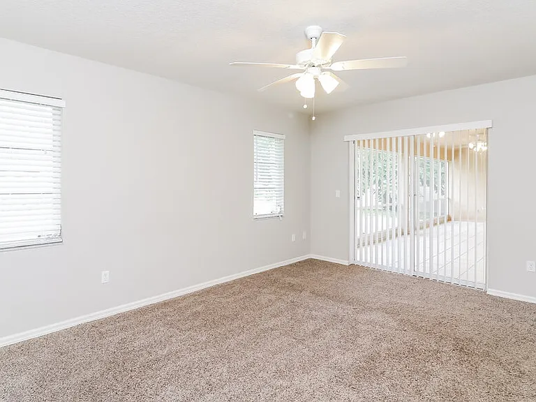 2821 Logsdon St — Photo 9