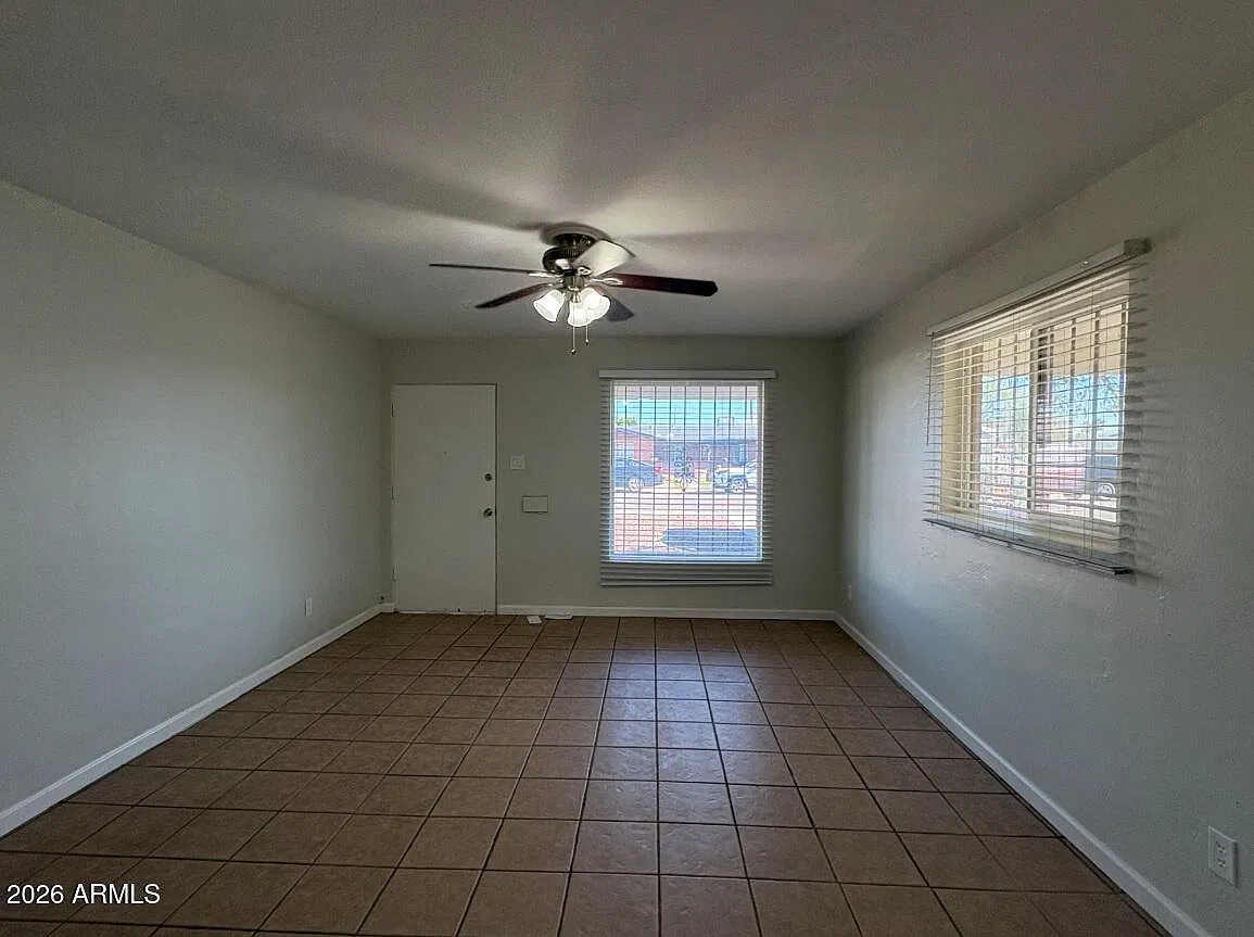 3 bed, 3.5 bath, 1120 sqft, $1,645 — Photo 3