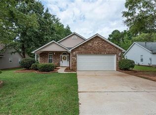 640 Lakewood Dr, Matthews, NC 28104