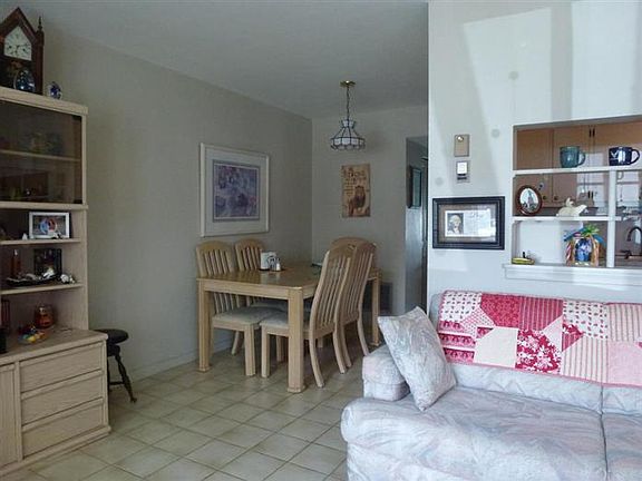 5th image of 2920 Lake Osborne Dr #109