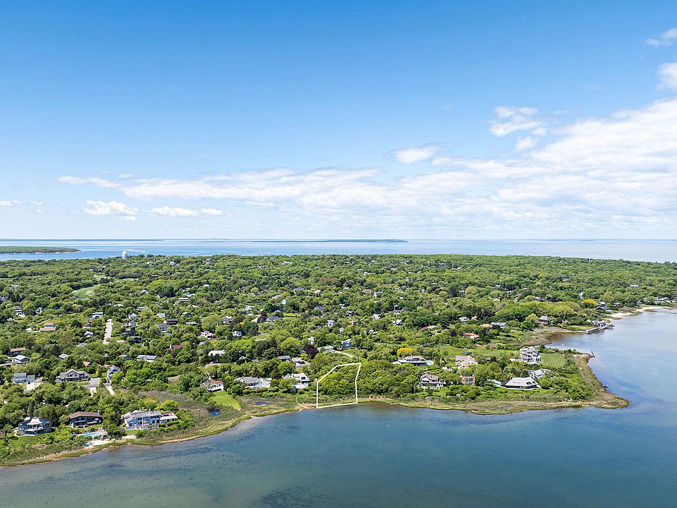 2nd image of 10 Lakeside Ct
