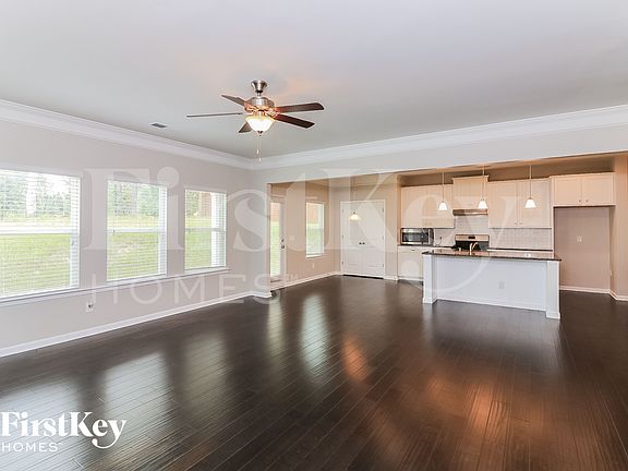 5th image of 272 Persian Ivy Way