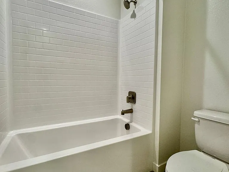 2543 Elderberry Ln — Photo 33