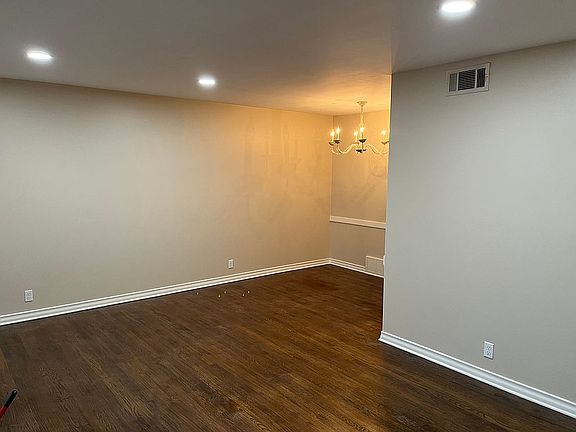 4th image of 810 Dumont Dr