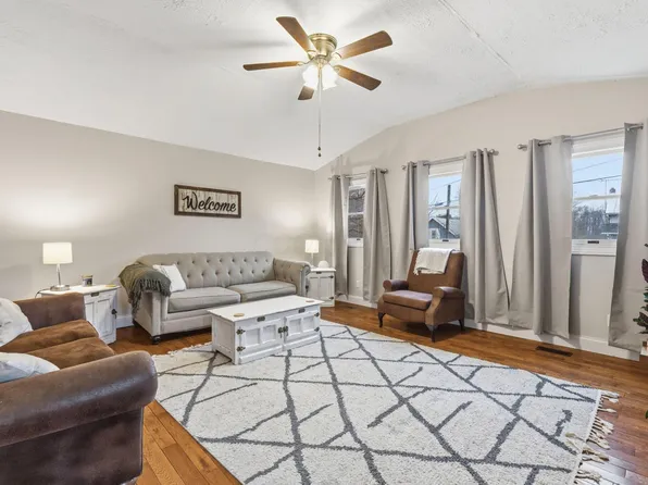 8 E Walnut St, Marengo, OH 43334
