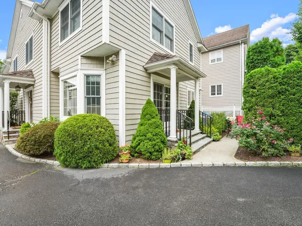 8B Rippowam Rd #B, Cos Cob, CT 06807