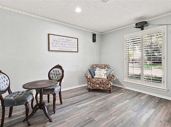 5th image of 421 Sheffield Dr