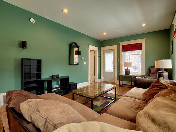 5th image of 105 E 23rd St