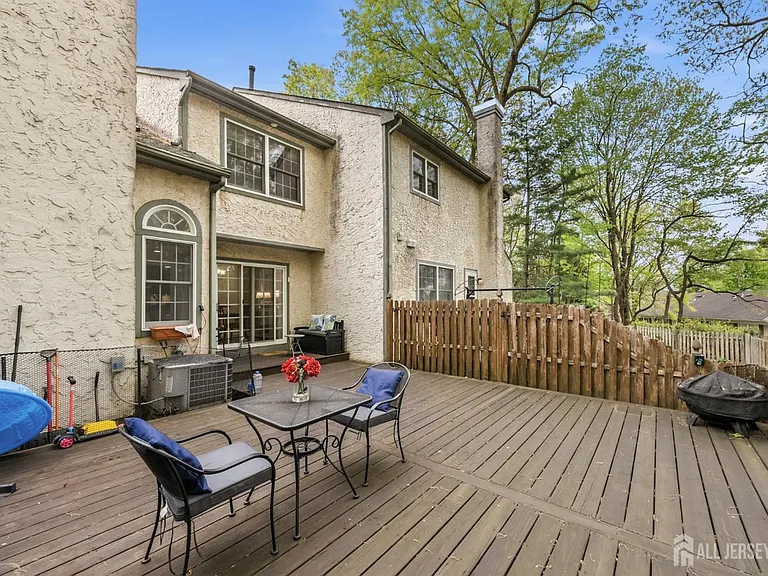 3 Dorchester Dr — Photo 54