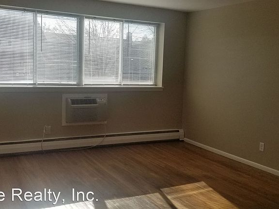 4th image of 2440 Fairfield Ave #203