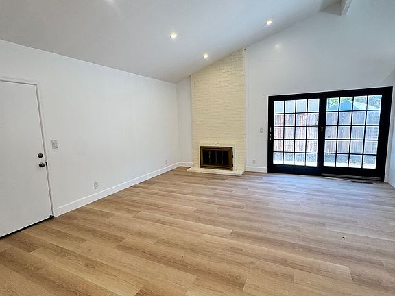 3rd image of 9887 Broadmoor Dr