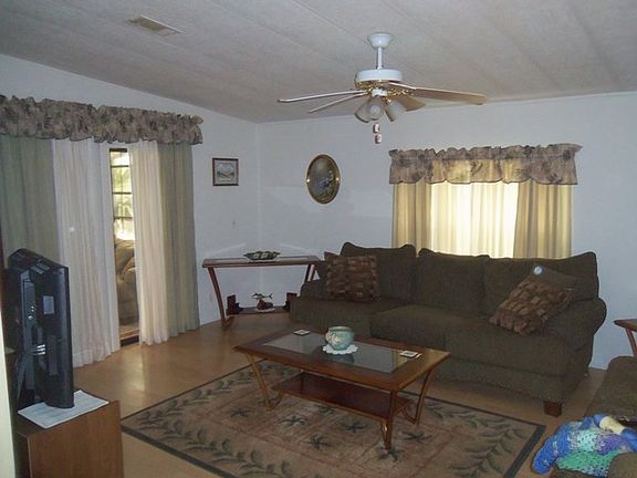 5th image of 444 Forest Ln