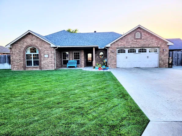 2206 Sequoia St, Perryton, TX 79070