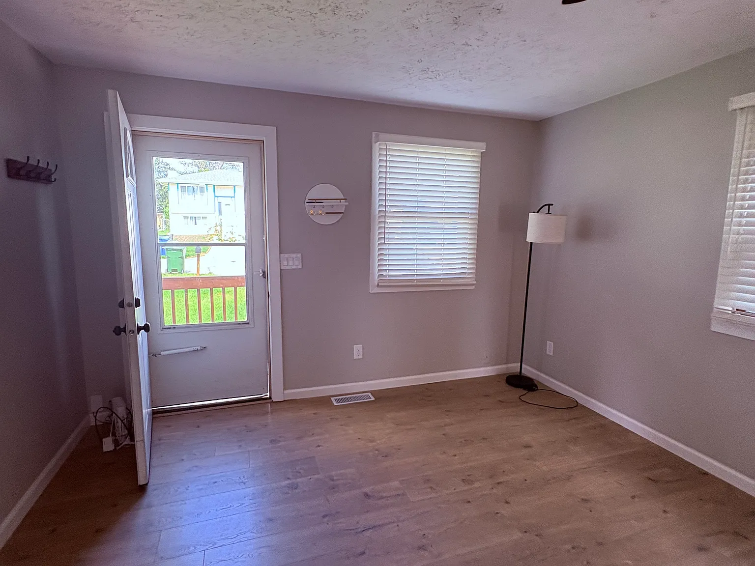 2 bed, 700 sqft, $1,300 — Photo 3