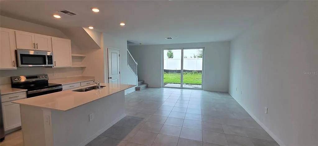 3 bed, 2.5 bath, 1414 sqft, $2,250 — Photo 4