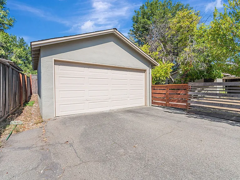 14141 Victor Pl — Photo 15