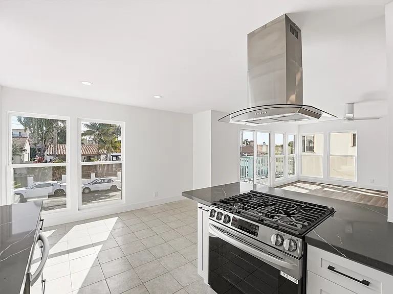 214 Avenida Cabrillo — Photo 10