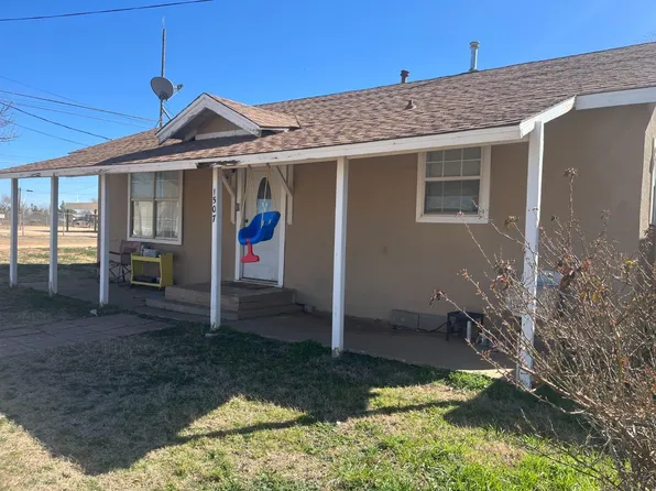 1507 N 5th St, Tahoka, TX 79373