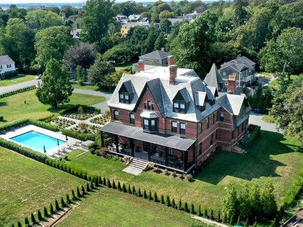 30 Red Cross Ave, Newport, RI 02840