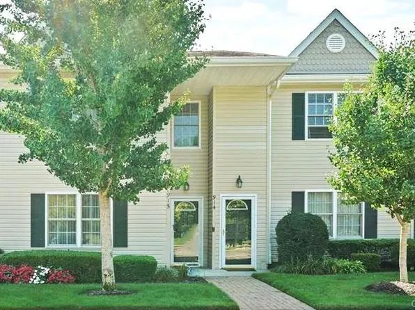 915 Altessa Boulevard, Melville, NY 11747