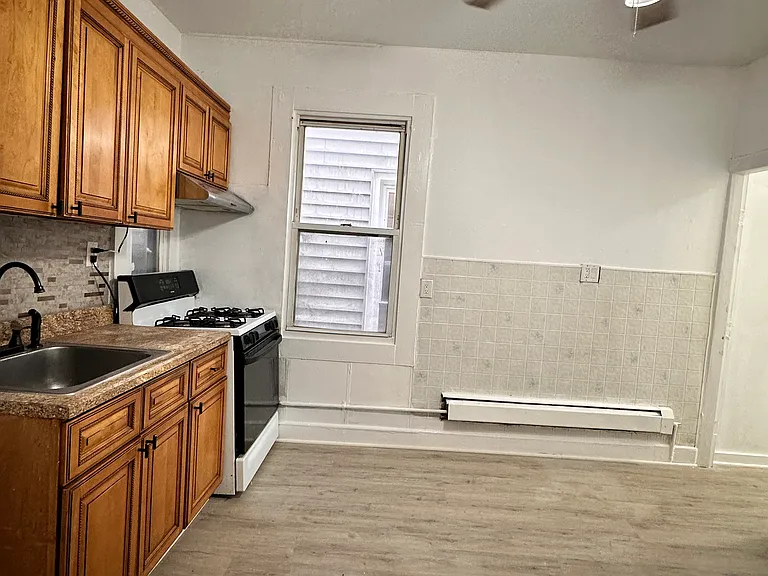 530 Summer St #2 — Photo 9