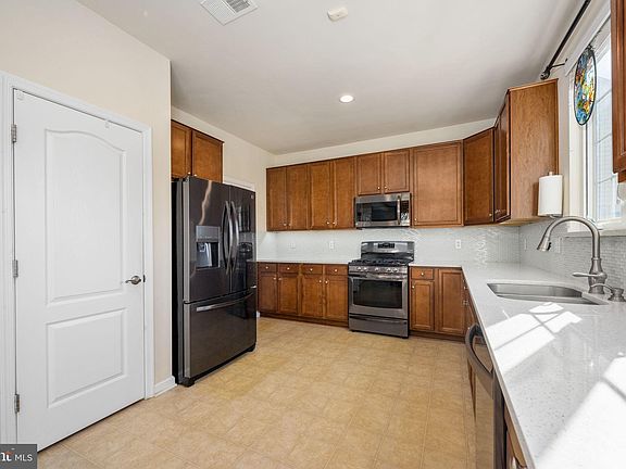2nd image of 28 Royal Crescent Way