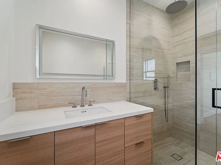 9122 W 3rd St — Photo 20