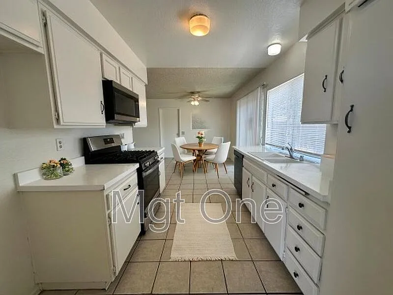 4 bed, 2.0 bath, 3595 sqft, $3,595 — Photo 3