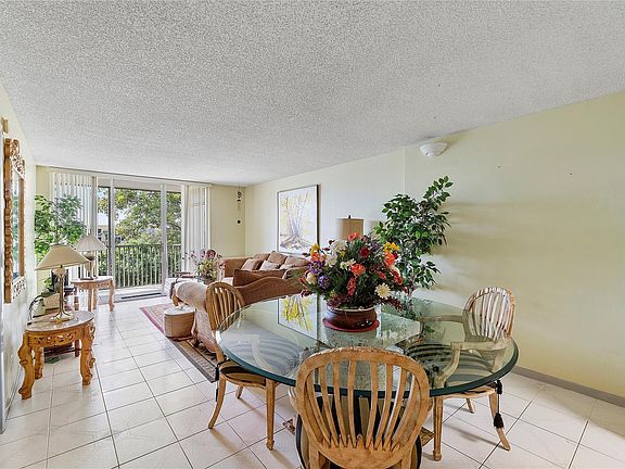 4th image of 3101 47 Terrace #431