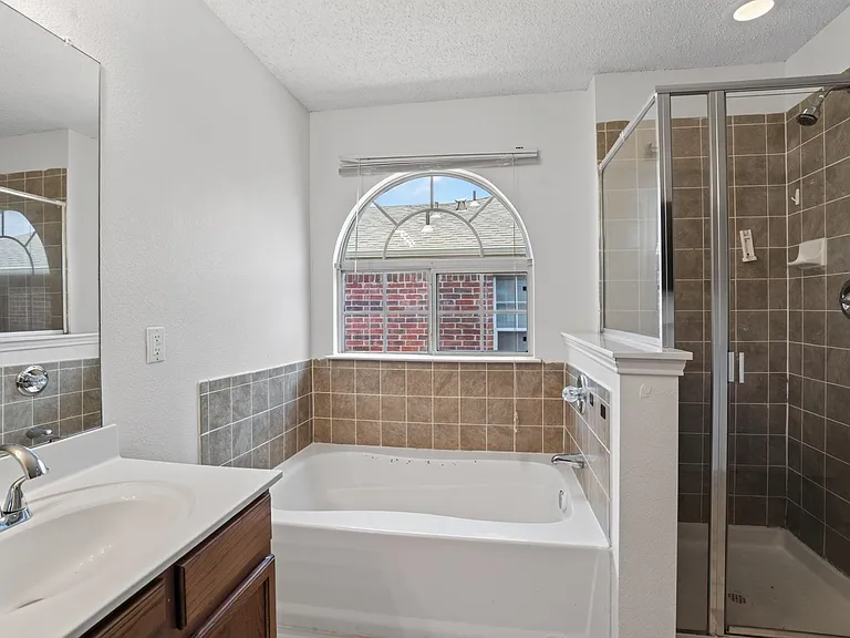 1665 Princess Ln — Photo 27