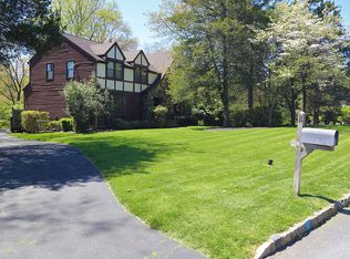 11 Dartmouth Rd, Annandale, NJ 08801