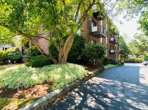 976 Main St APT 3, Melrose, MA 02176