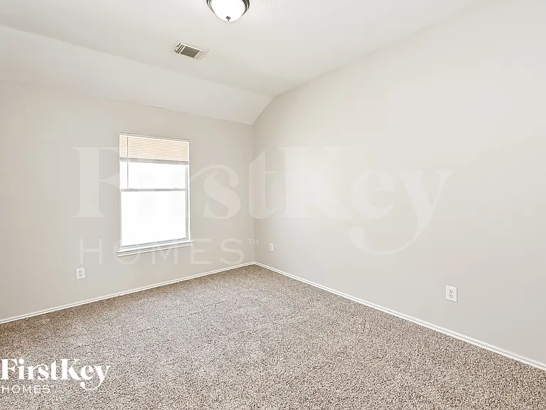 1319 Seagler Pond Ln — Photo 15