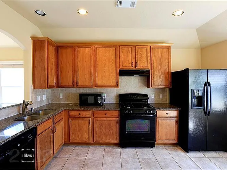 8014 Thorncroft Manor Ln — Photo 4