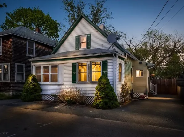 88 Powhatan St, Warwick, RI 02889