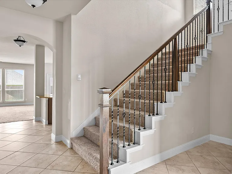 350 Red Cedar Dr — Photo 3