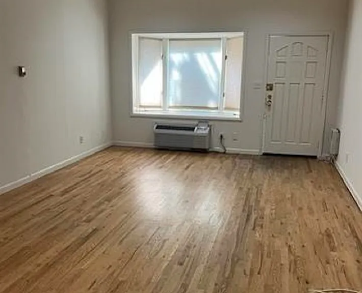 221 Park Ave #1 — Photo 3