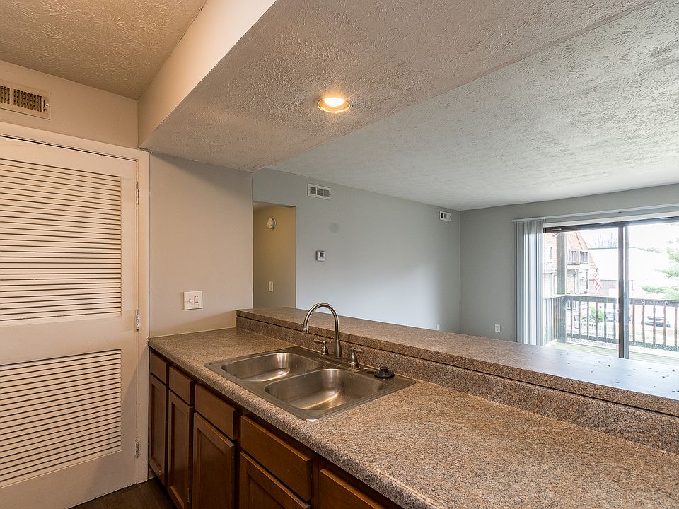 1st image of 1126 Tall Oaks Cir #1122-03