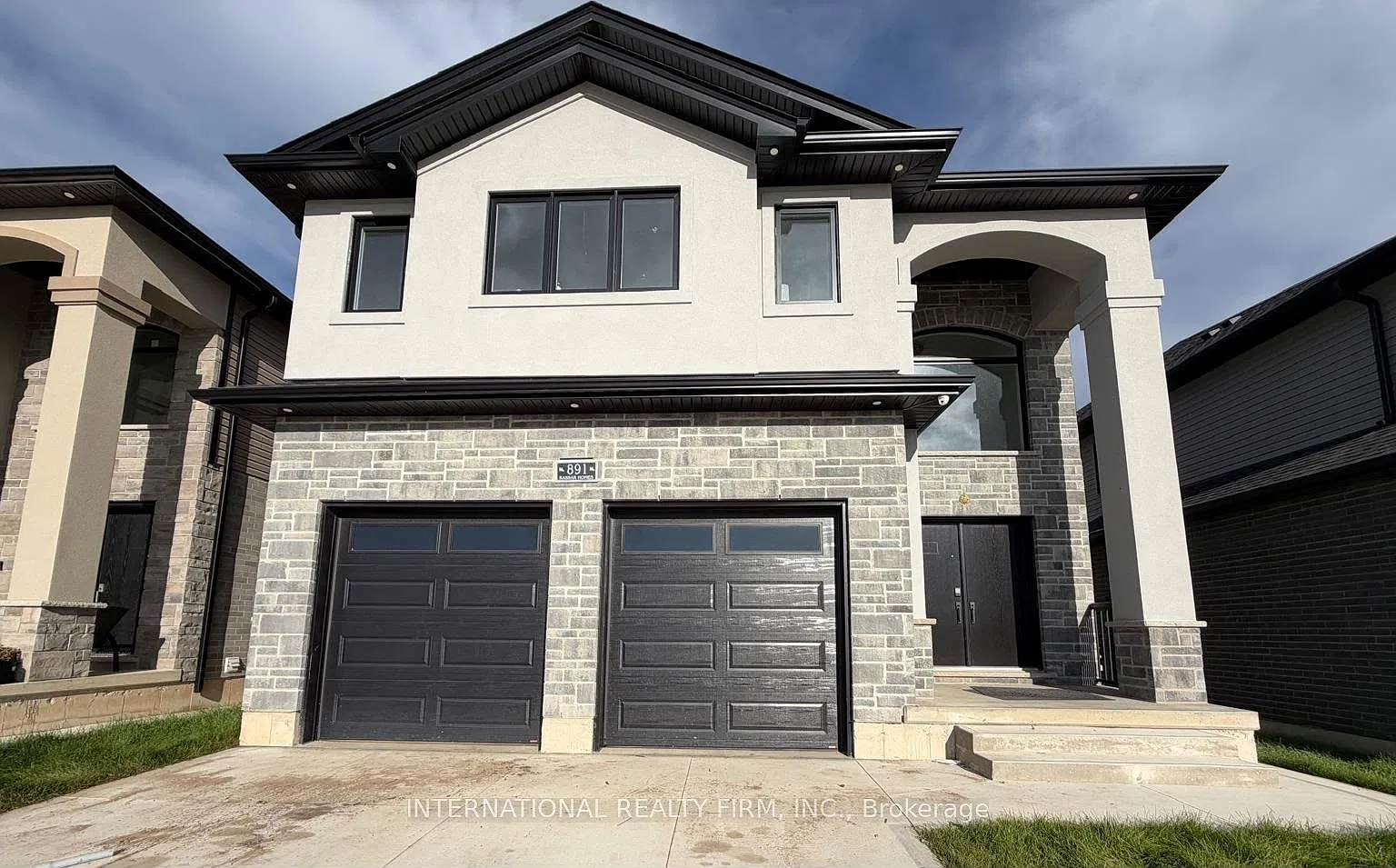 4 bed, $2,900 — Photo 2